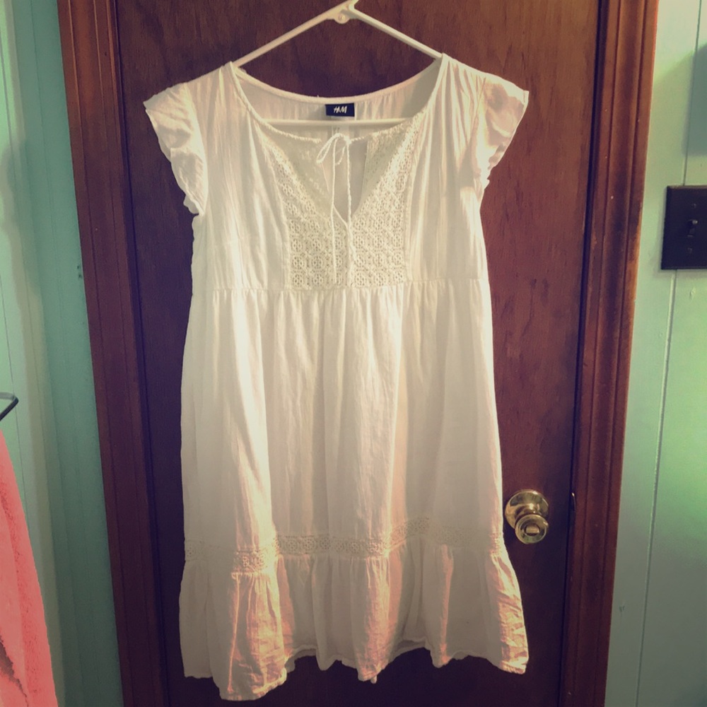 White H&M dress. Size 6.